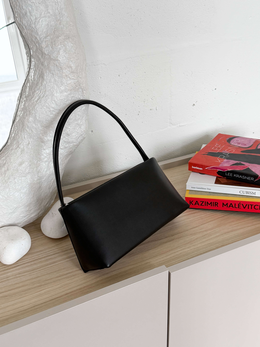 Мінімалістичний клатч-багет ДЖУДІ чорний LEMAN LM4874-1